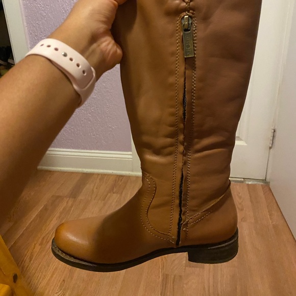 Bussula Leather Boots - Picture 3 of 10